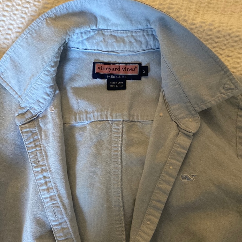 Vineyard vines shep shirt. Fitted style- very cute!